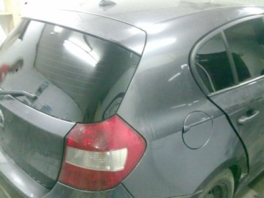 Cercetat pentru spargerea lunetei unui autoturism